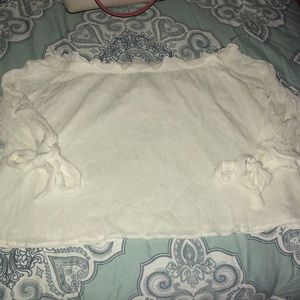 Final price drop AEO off the shoulder blouse